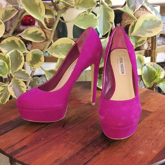 STEVE MADDEN fuchsia suede high heels 7.5 M- Worn only once - Picture 1 of 7